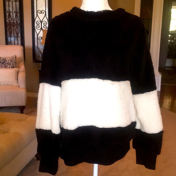 Doe & Rae Sweaters - Doe & Rae Sweatshirt